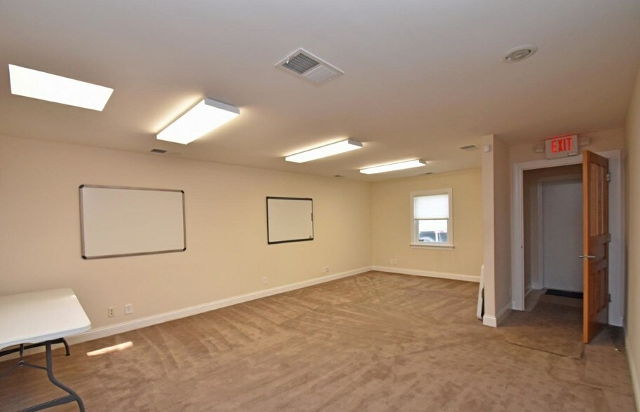 More Photos Of 322 E Main St, Batavia Office For Sale