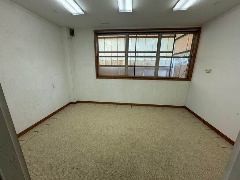 More Photos Of 35 W Main St, Mascoutah General Retail For Lease