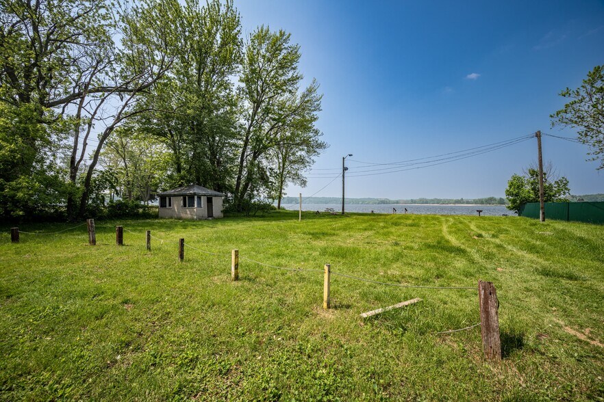More Photos Of 8230 Highland Rd, White Lake Hotel For Sale