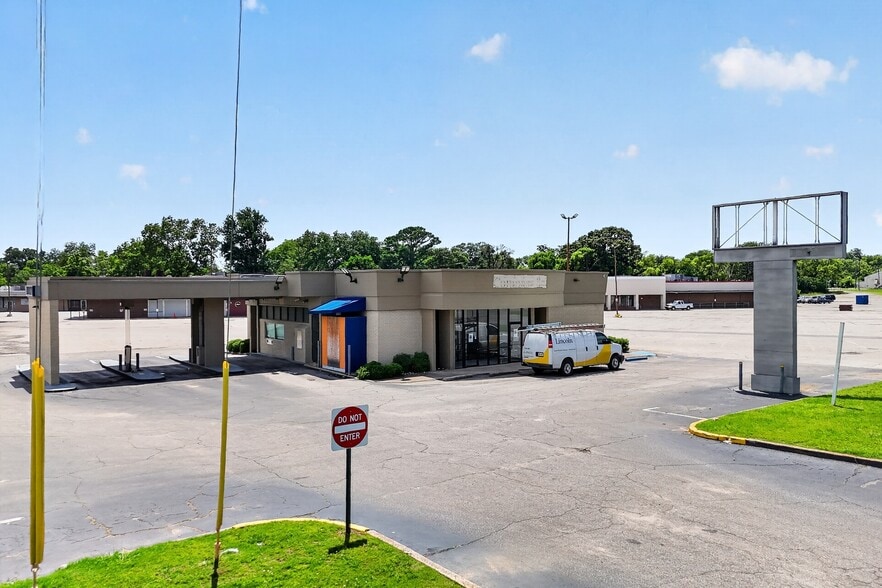 More Photos Of 1151 Bankhead Hwy W, Birmingham Bank For Sale