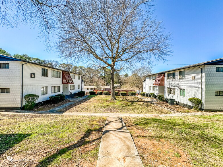 More Photos Of 4663 Waldrop Dr, Forest Park Apartments For Sale