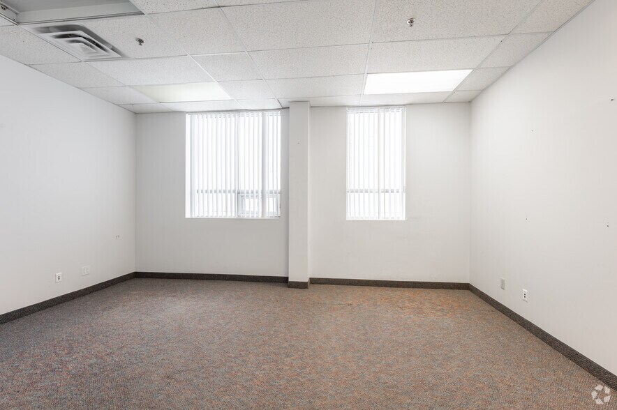 More Photos Of 6757 Northwest Dr, Mississauga Distribution For Lease