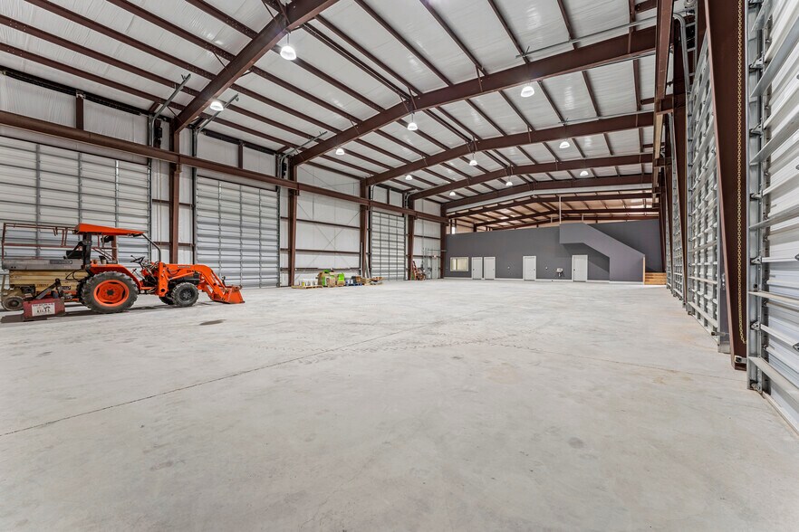 More Photos Of 7922 Interstate 20 Service rd, Odessa Warehouse For Lease