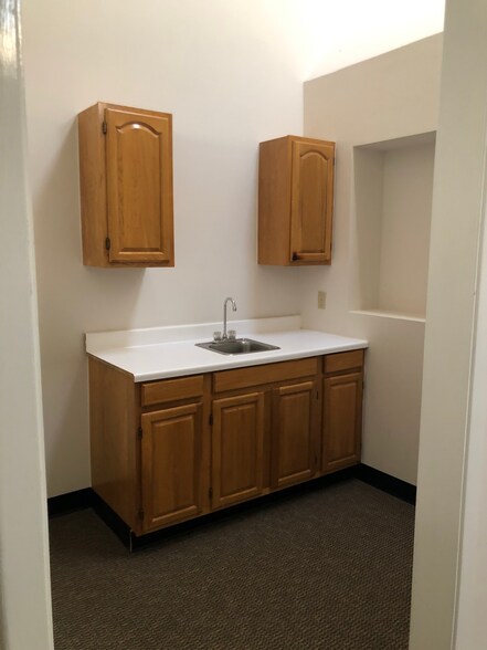 More Photos Of 17300 El Camino Real, Houston Office For Sale