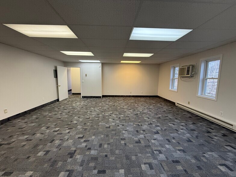 More Photos Of 625 Chandler St, Worcester Storefront Retail Office For Lease