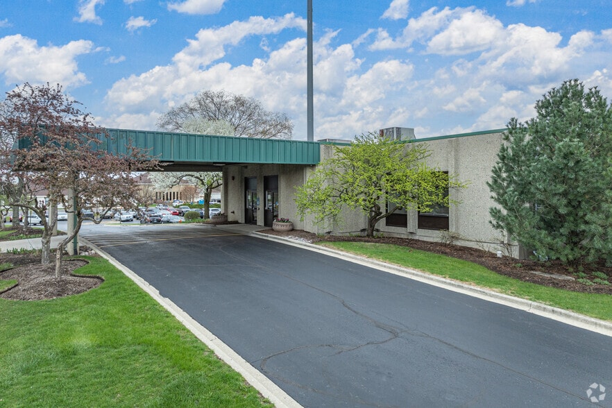 More Photos Of 800 W 5th Ave, Naperville Office For Lease