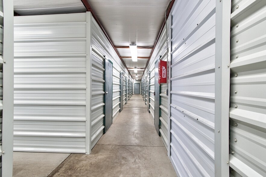 More Photos Of 1905 NE 117th St, Vancouver Self Storage For Sale