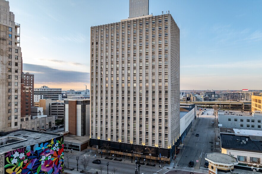 Primary Photo Of 633 W Wisconsin Ave, Milwaukee Office For Sale