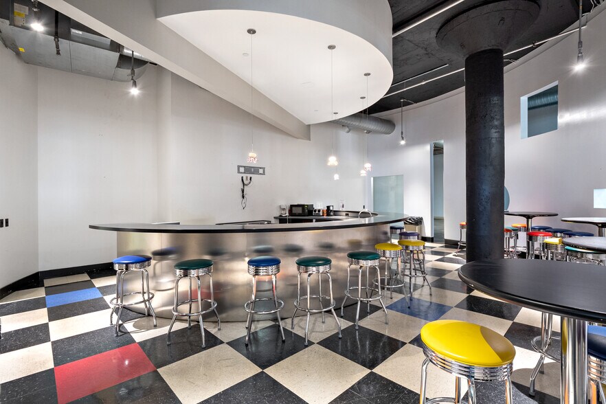 More Photos Of 2300 Locust St, Saint Louis Office For Lease