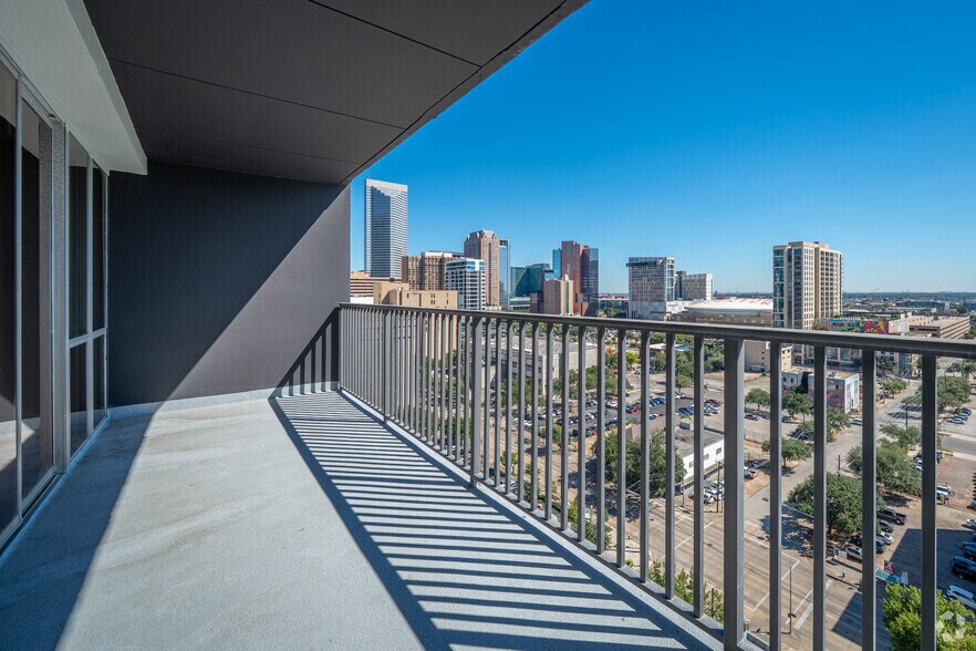 More Photos Of 1617 Fannin St, Houston Multifamily For Sale