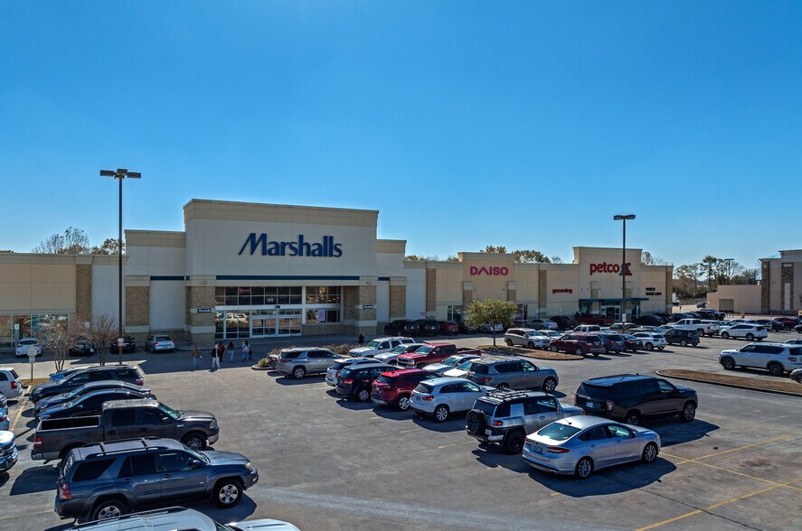 More Photos Of 10251-10261 North Fwy, Houston General Retail For Sale