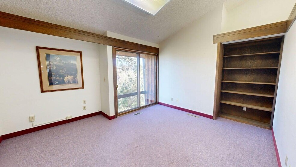 More Photos Of 11 E Airport Rd, Billings Office For Lease
