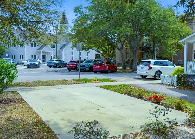 More Photos Of 119 N Davis St, Southport Hospitality For Sale