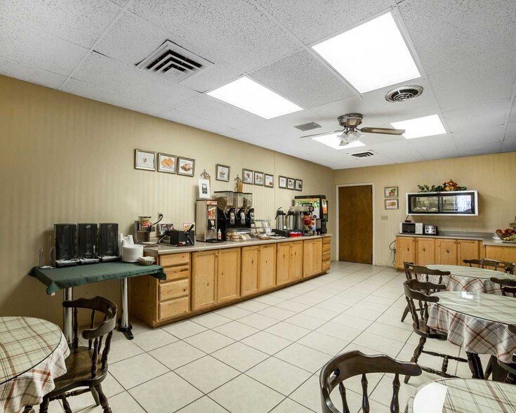 More Photos Of 1225 S State St, Salina Hotel For Sale