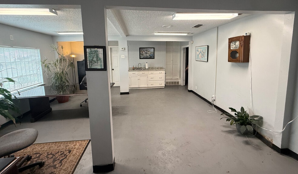 More Photos Of 3621-3623 Hemphill St, Fort Worth Industrial For Lease