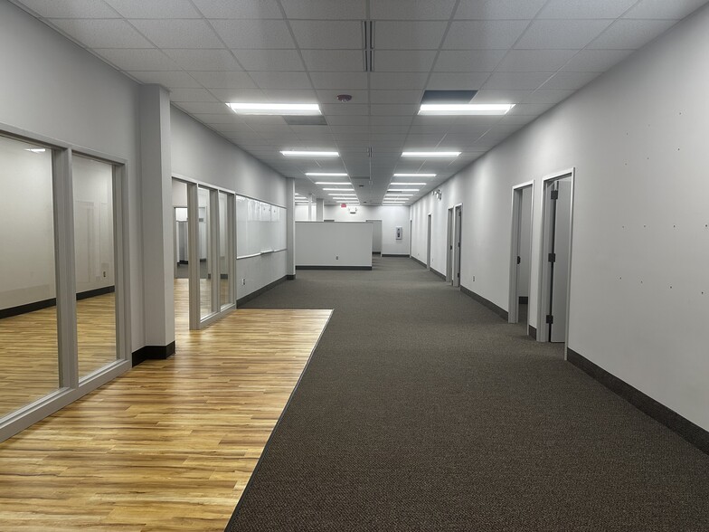 More Photos Of 470 W Hanes Mill Rd, Winston-Salem Office For Lease