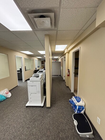 More Photos Of 4125 Mcconnell Dr, Burnaby Warehouse For Lease