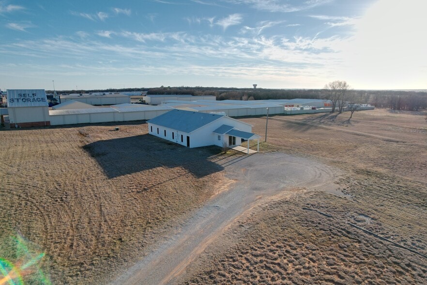More Photos Of 4925 North Hwy 81, Duncan Flex For Sale