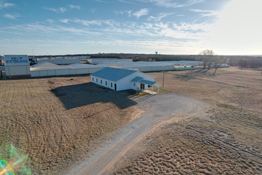 More Photos Of 4925 North Hwy 81, Duncan Flex For Lease