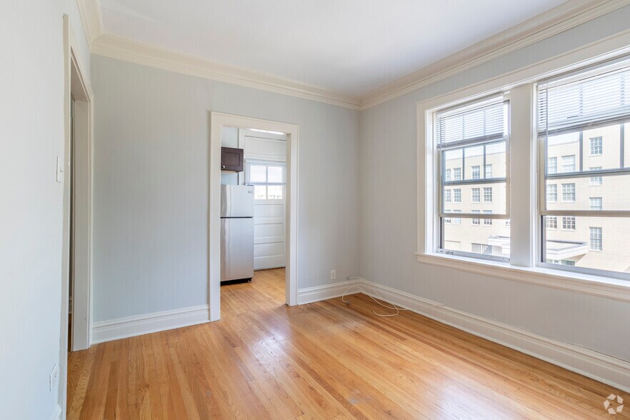 More Photos Of 1000-1010 North Blvd, Oak Park Apartments For Lease