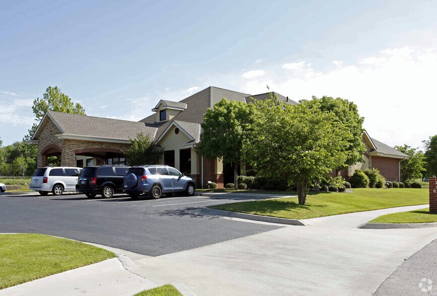 More Photos Of 2201 Mckown Dr, Norman Medical For Sale