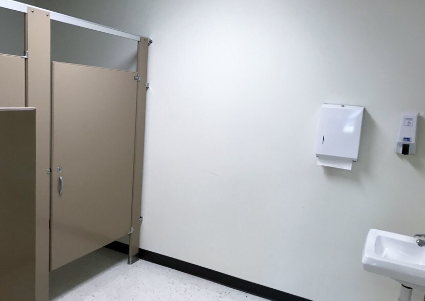 More Photos Of 450 S Church St, Fincastle Medical For Lease