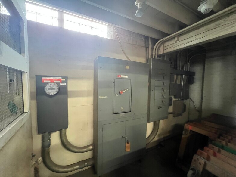 More Photos Of 7829-7839 W Grand Ave, Elmwood Park Warehouse For Sale