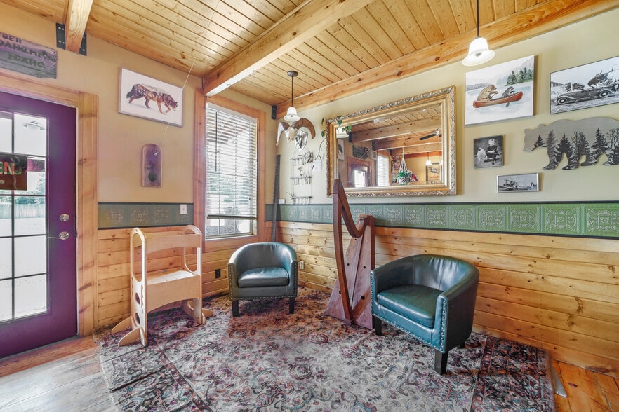 More Photos Of 418 W Spruce St, Mackay Hotel For Sale