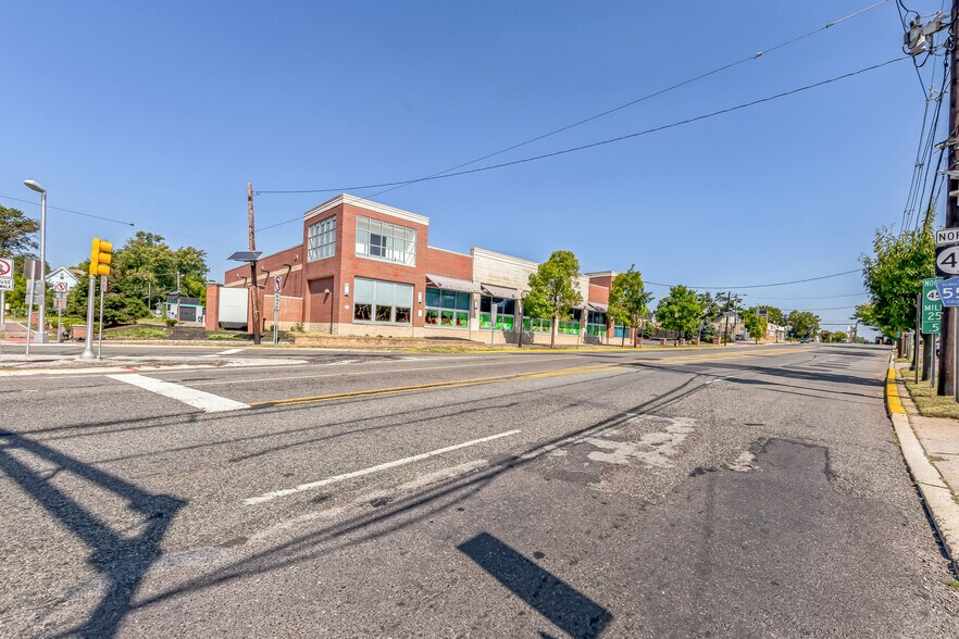 More Photos Of 343 S Broad St, Woodbury Drugstore For Lease