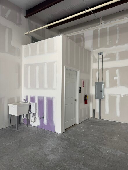 More Photos Of 205 Coastal Ln, West Melbourne Unknown For Lease