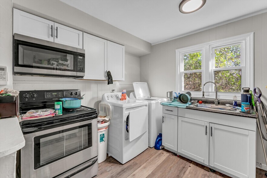 More Photos Of 558 W Outer Dr, Oak Ridge Multifamily For Sale