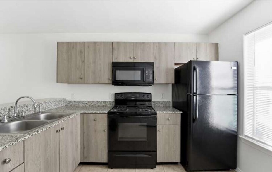 More Photos Of Bellas Hadas & Luz Divina St, Edinburg Specialty For Sale