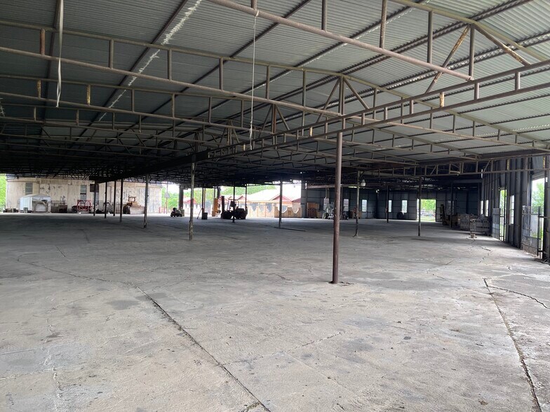 More Photos Of 8210 New Laredo Hwy, San Antonio Industrial For Sale