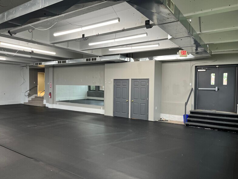 More Photos Of 3218 Lake Shore Rd, Buffalo Office For Lease