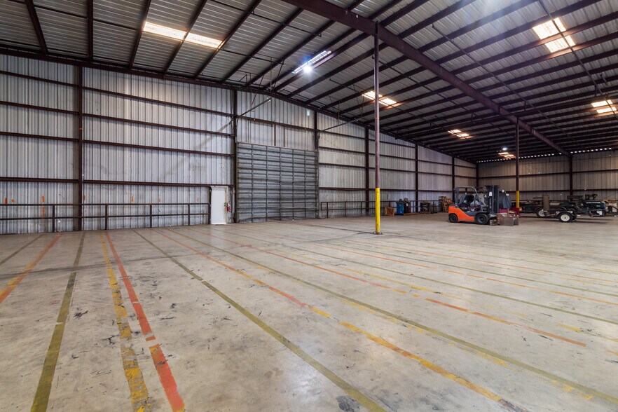 More Photos Of 202 W 15th St, Bryan Industrial For Lease