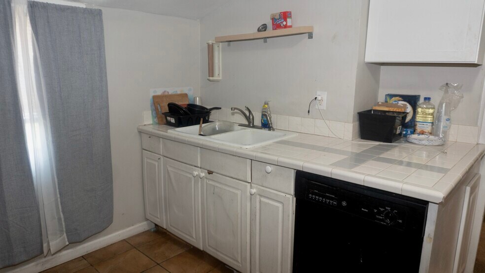 More Photos Of 927 Apple St, Winston-Salem Multifamily For Sale