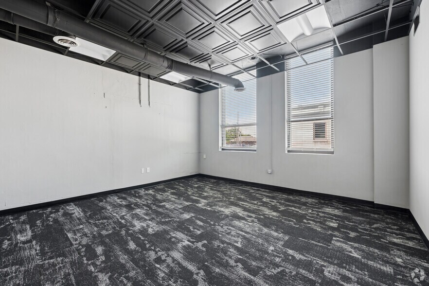 More Photos Of 300 N 5th St, Lafayette Apartments For Lease