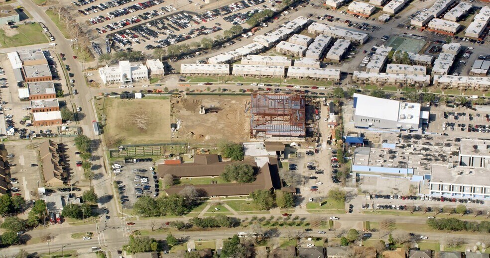 More Photos Of 6856 Bellaire Blvd, Houston Religious Facility For Lease