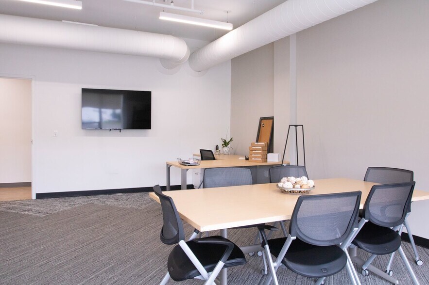 More Photos Of 27 S Squirrel Rd, Auburn Hills Coworking Space