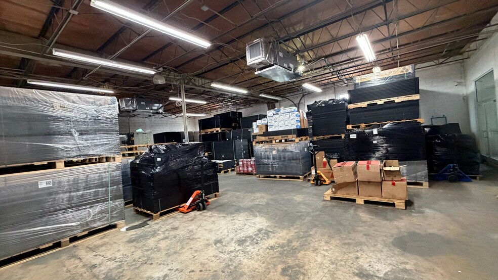 More Photos Of 3241-3249 NW 38th St, Miami Manufacturing For Lease