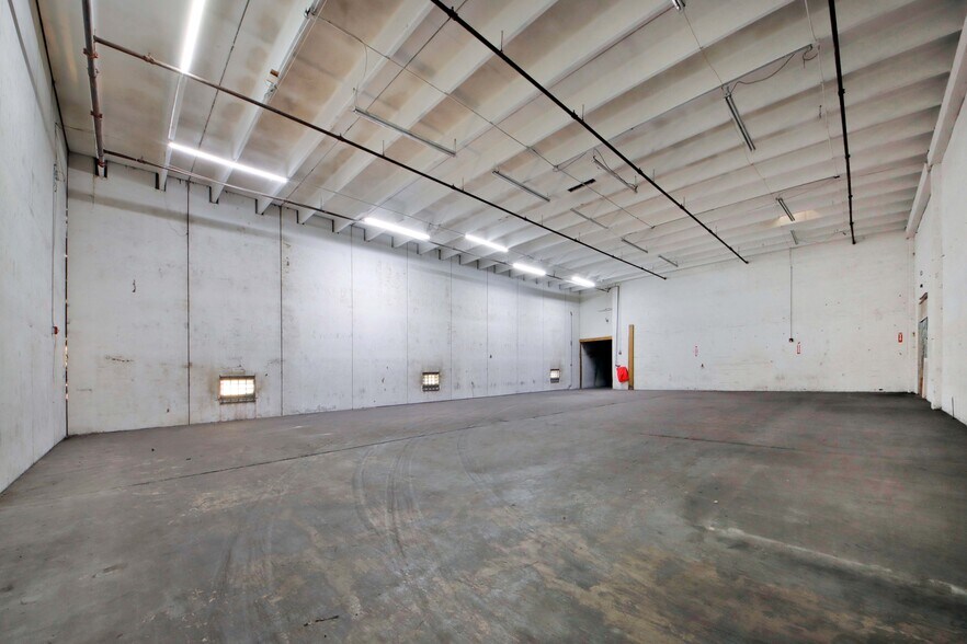 More Photos Of 1650 NW 23rd Ave, Fort Lauderdale Warehouse For Lease