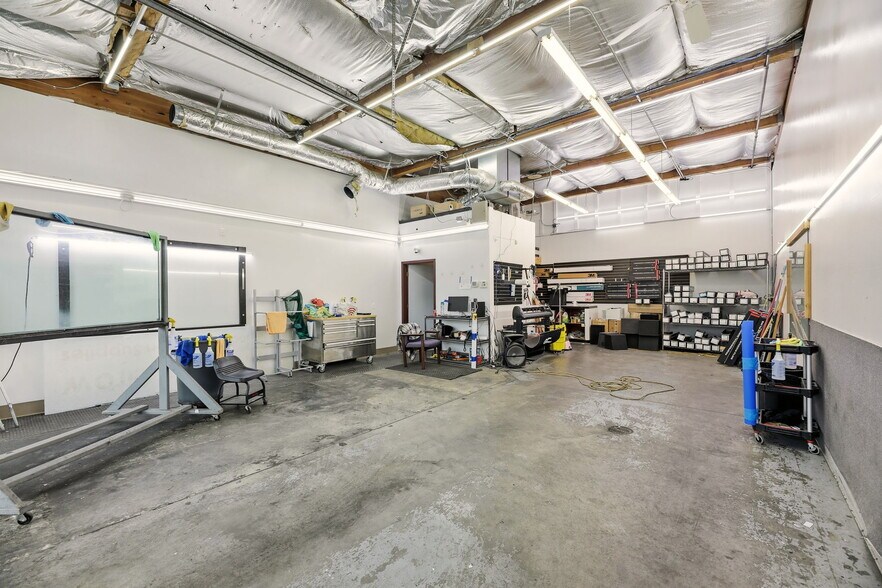 More Photos Of 10 SE Everett Mall Way, Everett General Retail For Lease