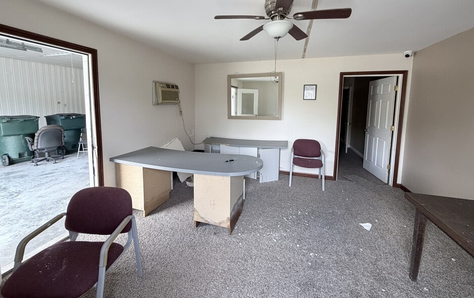 More Photos Of 810 N Dr Martin Luther King Jr Blvd, Muncie Freestanding For Sale