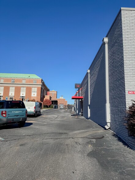 More Photos Of 120 W St John St, Spartanburg Freestanding For Lease