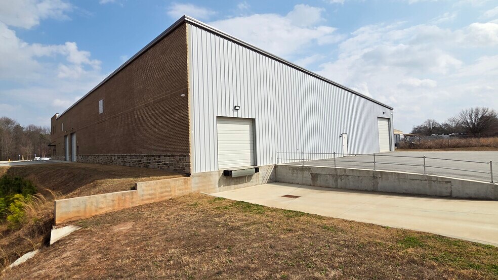More Photos Of 3663 Southland Dr, Flowery Branch Warehouse For Sale