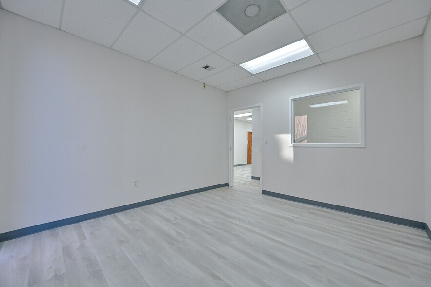 More Photos Of 4664 Lawrenceville Hwy NW, Lilburn Freestanding For Sale
