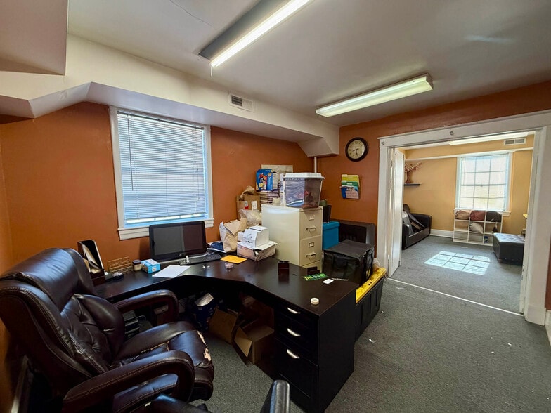 More Photos Of 5209 York Rd, Baltimore Office For Sale