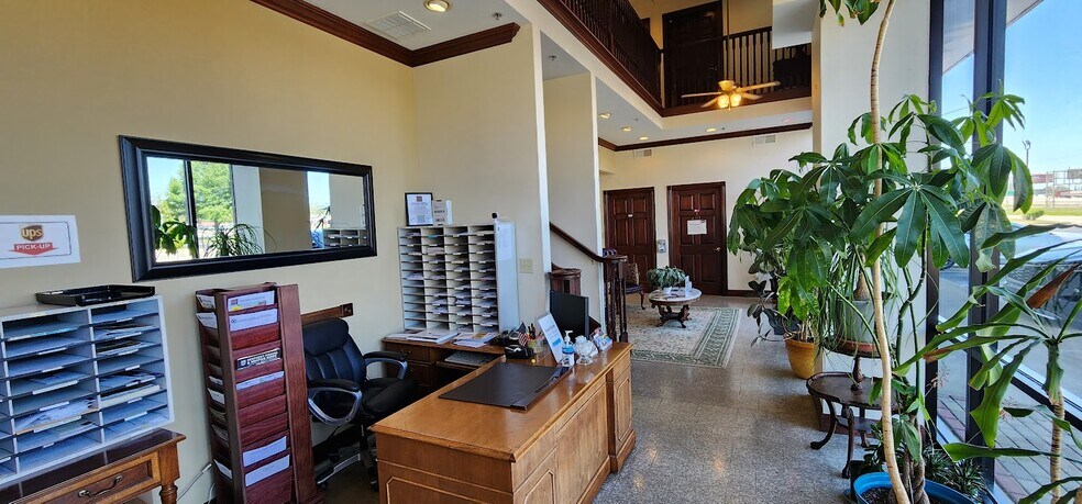 More Photos Of 815 John St, Evansville Light Distribution For Lease