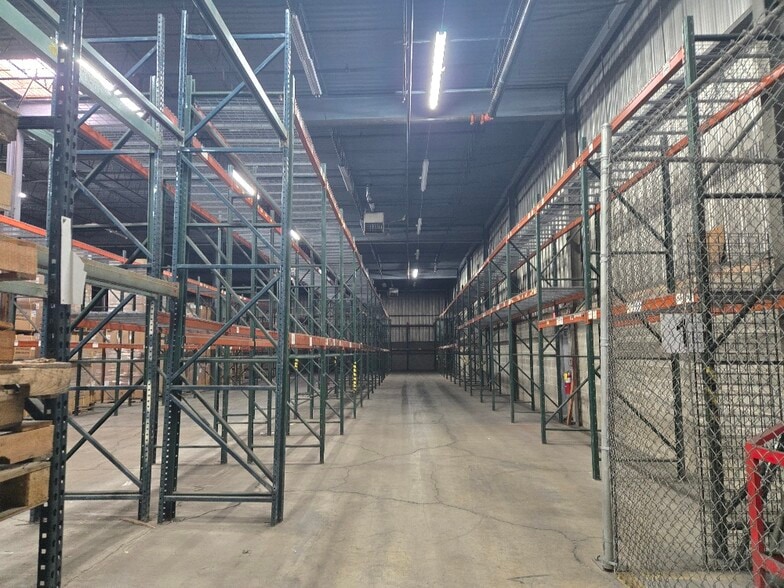 More Photos Of 830 Fairway Dr, Bensenville Distribution For Lease