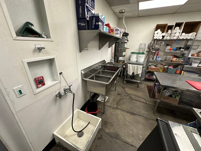 More Photos Of 4100 Central Ave SW, Albuquerque Fast Food For Sale